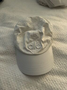 Alo  White  Cap